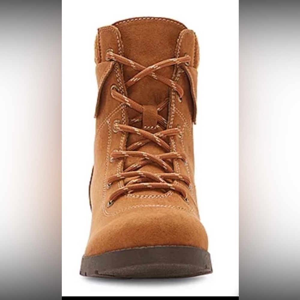Women’s lace-up boots. Size 8 - Picture 2 of 4